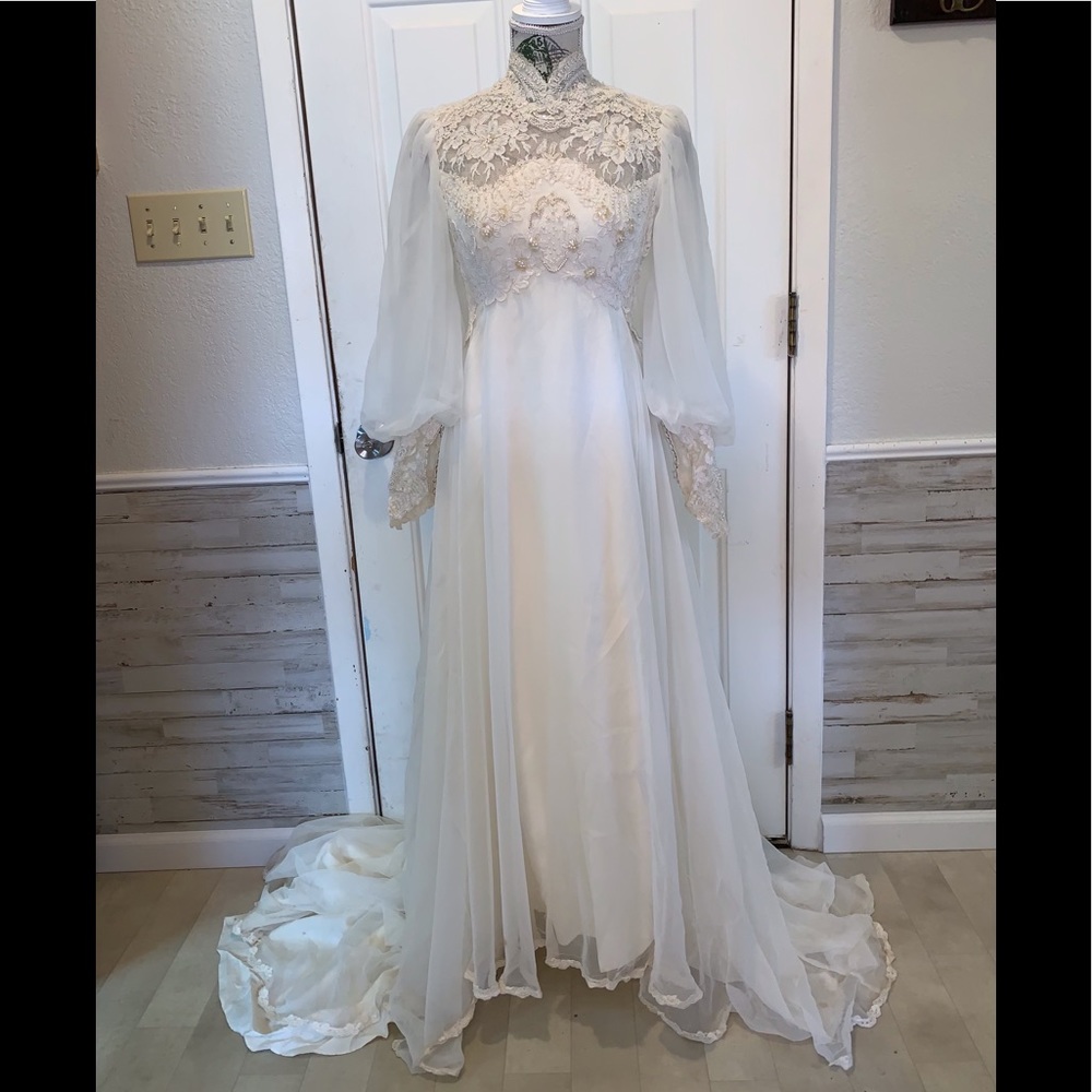 Stunning Vintage 1960s Wedding Gown❣️